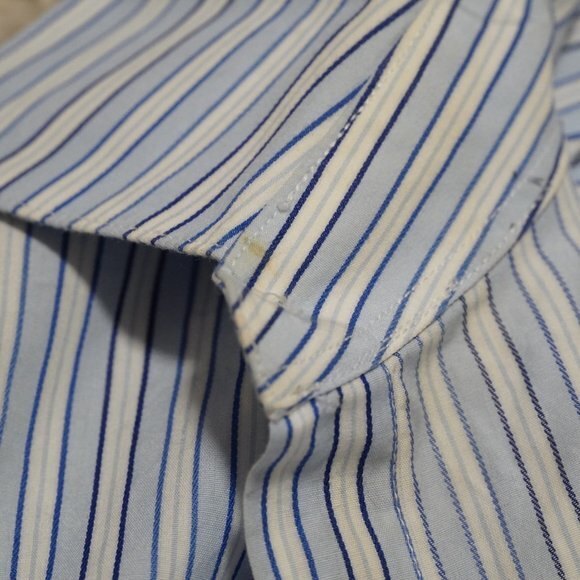 Calvin Klein Men's Dress Button Top Size Small - Picture 4 of 6